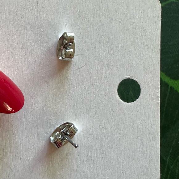 BOGO FREE FLOAL SNOKY CRYSTAL STUD EARRINGS - Picture 4 of 6